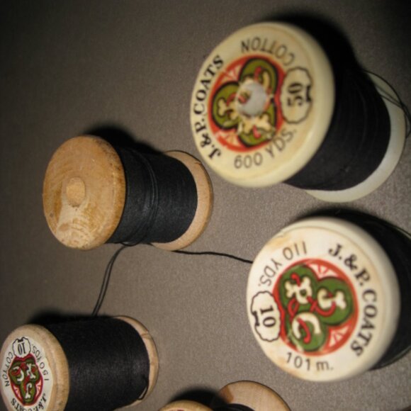 Lot of 11 Vintage Spools of Sewing Thread J & P Coats - Picture 9 of 11